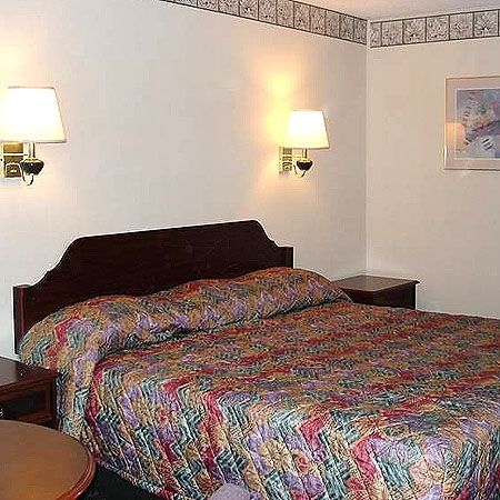 College Inn Spartanburg Δωμάτιο φωτογραφία
