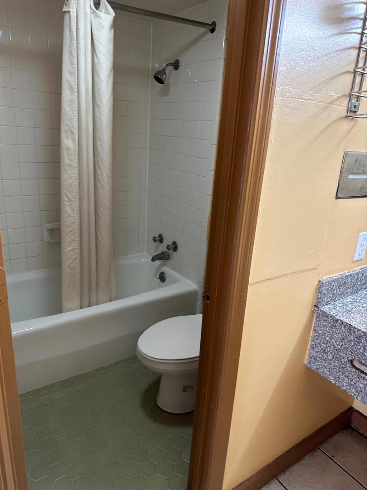 College Inn Spartanburg Εξωτερικό φωτογραφία
