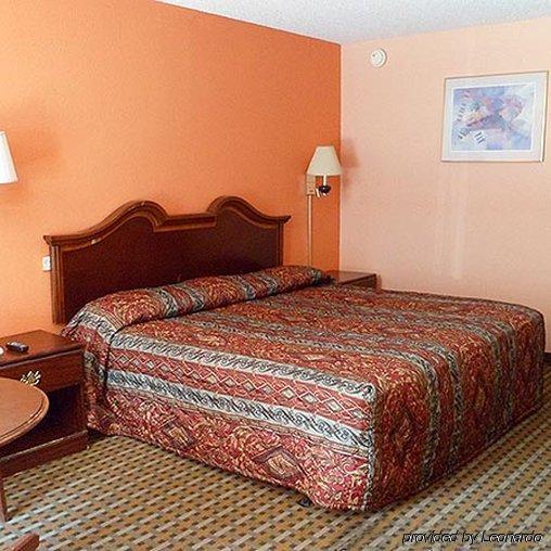 College Inn Spartanburg Δωμάτιο φωτογραφία